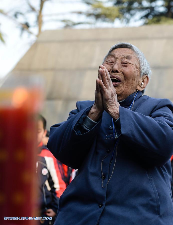 Una serie de ceremonias fueron llevadas a cabo por las personas para recordar a sus famiiliares asesinados en la masacre de 1937 previo al D&iacute;a Nacional Conmemorativo por las V&iacute;ctimas de la Masacre de Nanjing, que se conmemora el 13 de diciembre.