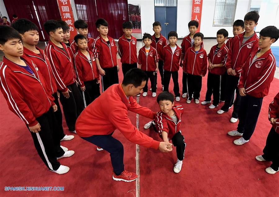 Henan: Escuela de Artes Marciales Shaolin Tagou en Dengfeng