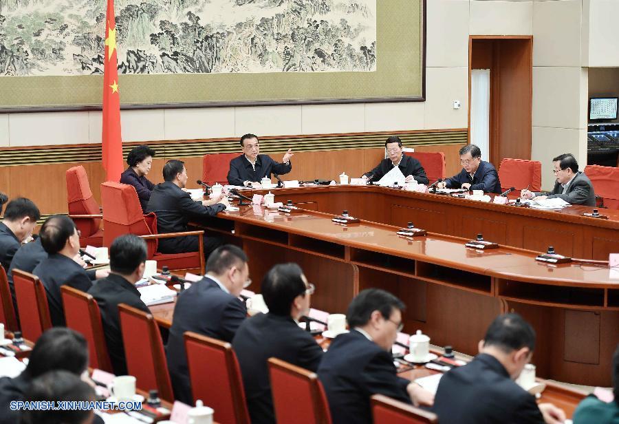 El primer ministro de China, Li Keqiang, pidió hacer mayores esfuerzos para promover el desarrollo sostenible y sano de las regiones occidentales del país.