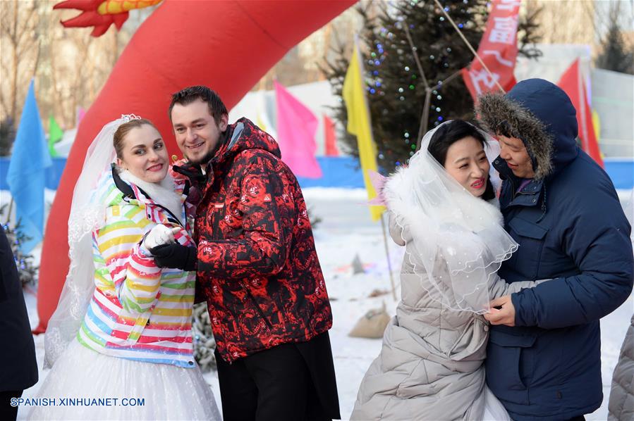 Un total de 18 parejas locale y del extranjero participaron en la boda grupal, como parte del Festival Internacional de Hielo y Nieve de Harbin.
