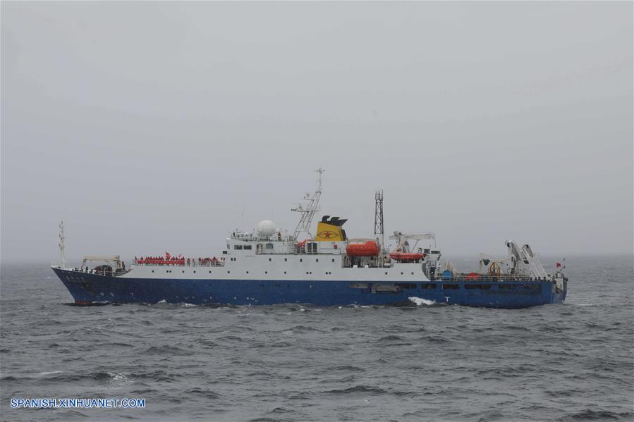 Se reunieron el buque de investigación chino 'Haiyang Liuhao', también conocido como Ocean No. 6 y el buque de investigación y rompehielos Xuelong, o 'Dragón de Nieve' el jueves por la tarde en la Antártida.