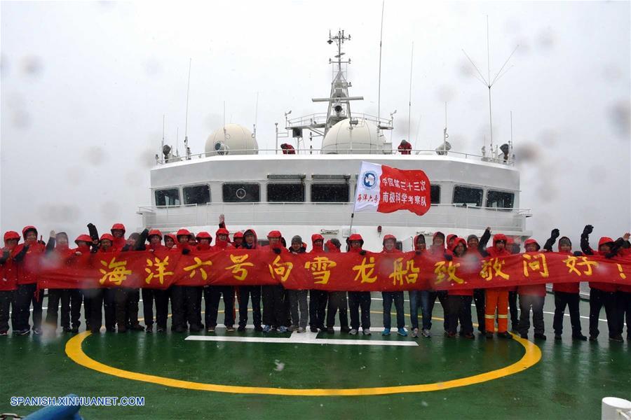 Se reunieron el buque de investigación chino 'Haiyang Liuhao', también conocido como Ocean No. 6 y el buque de investigación y rompehielos Xuelong, o 'Dragón de Nieve' el jueves por la tarde en la Antártida.