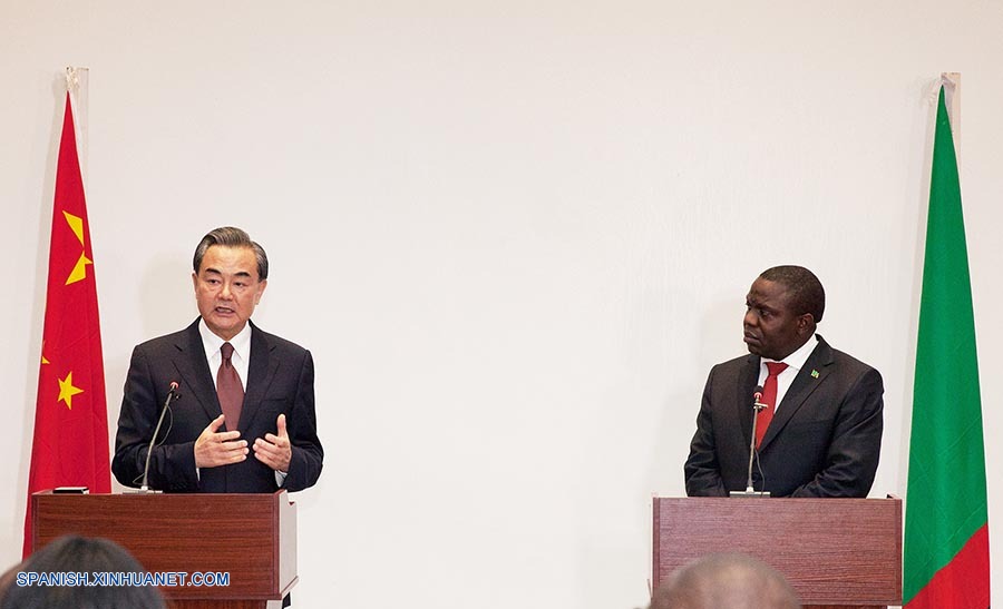 El ministro de Relaciones Exteriores chino, Wang Yi, quien se encuentra aquí de visita, afirmó el domingo que China continuará intensificando su cooperación industrial con Zambia y ayudando el país a mejorar su capacidad de desarrollo independiente.