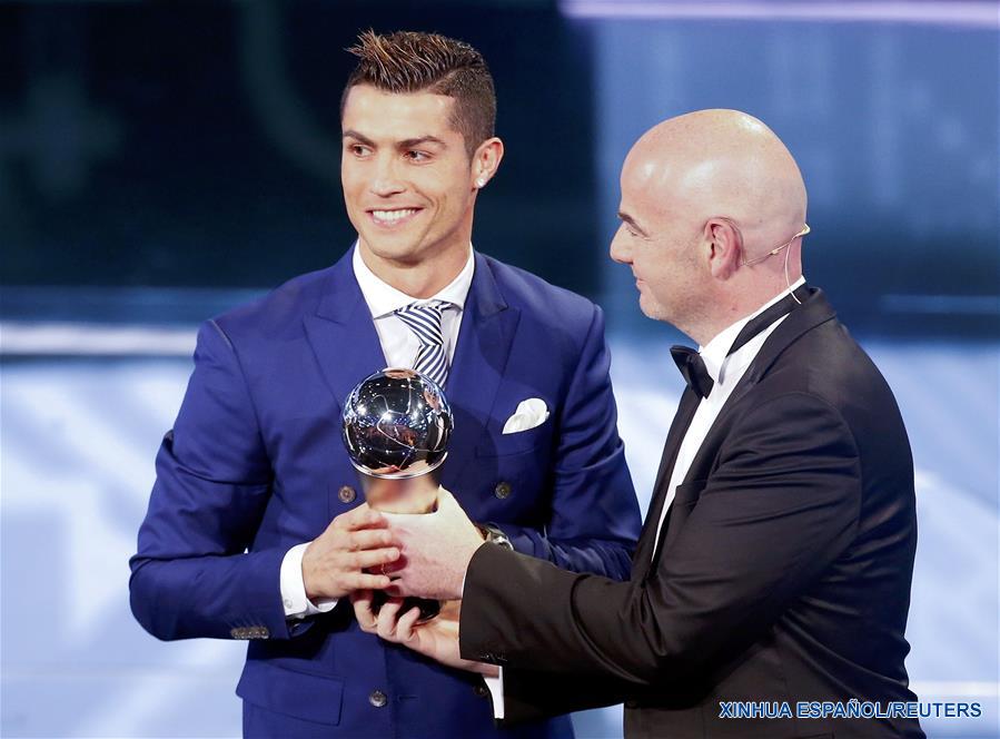 Cristiano Ronaldo fue coronado hoy como el Mejor Jugador 2016 de la Federación Internacional de Fútbol Asociación (FIFA), superando a Lionel Messi y Antoine Griezmann.