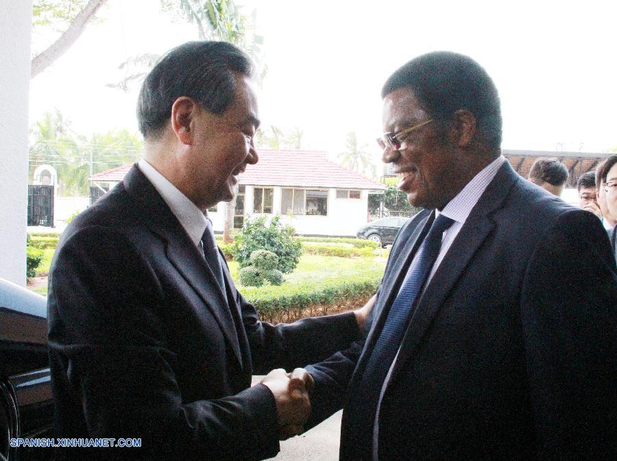 Durante una visita que realizó el lunes el ministro de Relaciones Exteriores chino, Wang Yi, a Tanzania, ambos países se comprometieron a consolidar la amistad tradicional, integrar las estrategias de desarrollo y promover la cooperación bilateral en varios campos.