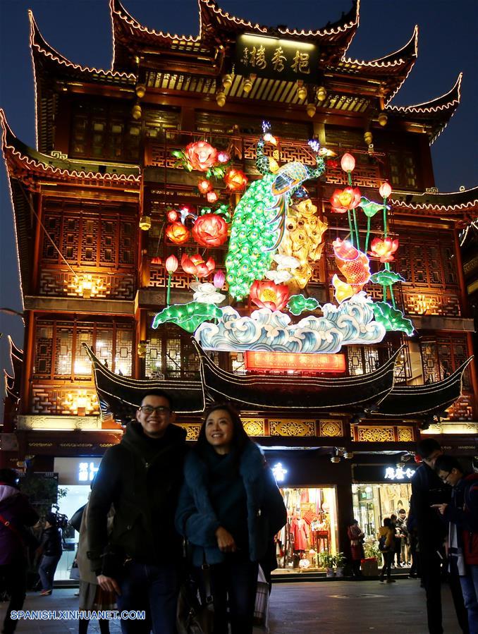 El Festival de la Linterna que se lleva a cabo en el Jardín Yuyuan, uno de los patrimonios intangibles nacionales de China, es un evento cultural clave en Shanghai durante el Festival de Primavera.
