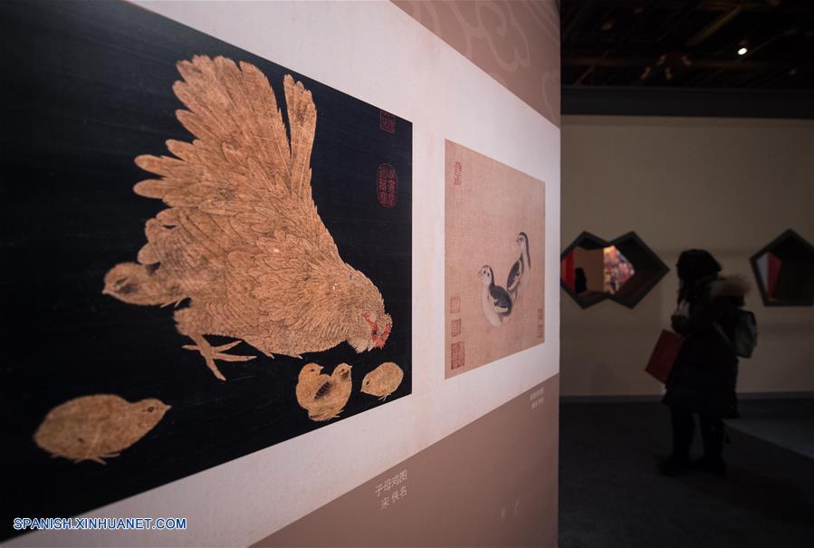 La exposición con el tema del gallo que muestra más de 90 reliquias culturales permanecerá hasta el 19 de marzo.