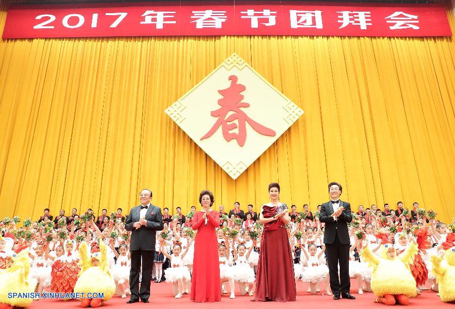 El presidente de China, Xi Jinping, en nombre del Comité Central del Partido Comunista de China (PCCh) y el Consejo de Estado (gabinete), felicitó hoy jueves la Fiesta de Primavera a todos los chinos en una recepción en Beijing.