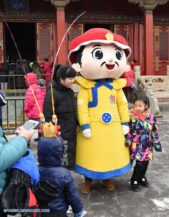 De acuerdo con datos de la Administración Nacional de Turismo de China, del sábado, el número de turistas recibidos en China alcanzó los 65.2 millones, generando ingresos totales por un valor de 76,000 millones de yuanes (aproximadamente 11,100 millones de dólares estadounidenses). 