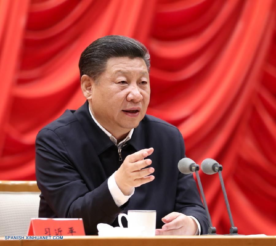El presidente chino, Xi Jinping, exigió hoy lunes a los funcionarios de alto rango que practiquen de manera estricta la autodisciplina y luchen contra el concepto y fenómeno de los privilegios especiales.