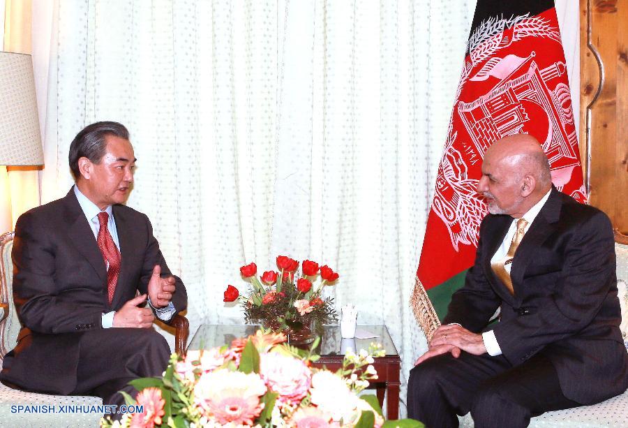 China y Afganistán prometieron hoy profundizar la cooperación.