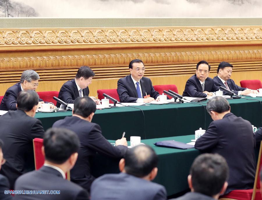 El primer ministro, Li Keqiang, pidió hoy lunes más esfuerzos para crear un ambiente favorable a la innovación y emprendimiento y buscar nuevos motores para la economía.