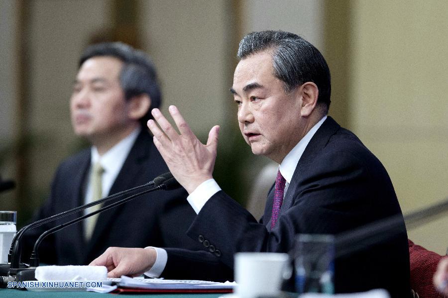 El ministro chino de Relaciones Exteriores, Wang Yi, aseguró hoy miércoles que China continuará siendo un ancla para la estabilidad internacional, un motor del crecimiento global, una defensora de la paz y el desarrollo y una contribuidora a la gobernanza global.