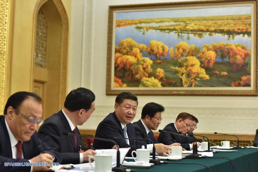 El presidente de China, Xi Jinping, pidió hoy viernes la construcción de una 'gran muralla de hierro' para salvaguardar la unidad nacional, la solidaridad étnica y la estabilidad social en la región autónoma uygur de Xinjiang, en el noroeste del país.
