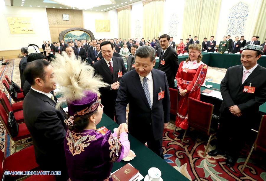 El presidente de China, Xi Jinping, pidió hoy viernes la construcción de una 'gran muralla de hierro' para salvaguardar la unidad nacional, la solidaridad étnica y la estabilidad social en la región autónoma uygur de Xinjiang, en el noroeste del país.