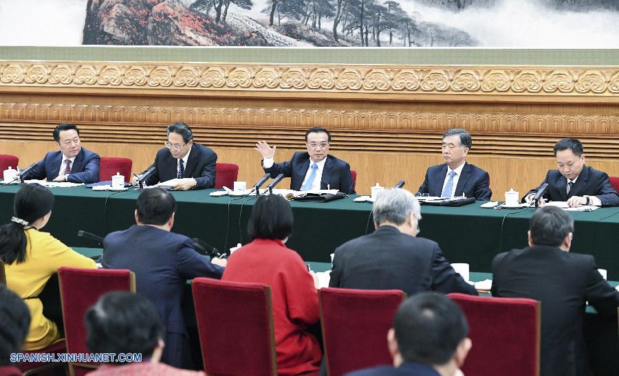 En la reunión con legisladores de la provincia de Anhui, el primer ministro Li Keqiang subrayó la tarea principal de avanzar en la reforma estructural por el lado de la oferta, y urgió a los departamentos gubernamentales a que cambien su foco a la mejora de la supervisión y al servicio a las empresas.