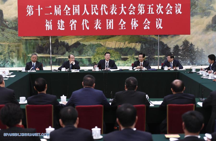 En un debate con diputados de la APN de la provincia de Fujian, el viceprimer ministro Zhang Gaoli instó a la provincia a que participe activamente en las principales estrategias de desarrollo de China, como la Iniciativa de la Franja y la Ruta, y promueva la reforma estructural por el lado de la oferta.