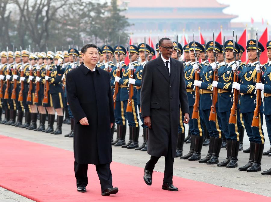 El presidente de China, Xi Jinping, conversó hoy con el presidente de Ruanda, Paul Kagame, quien se encuentra de visita en el país asiático y los dos líderes acordaron mejorar su cooperación estratégica bilateral.