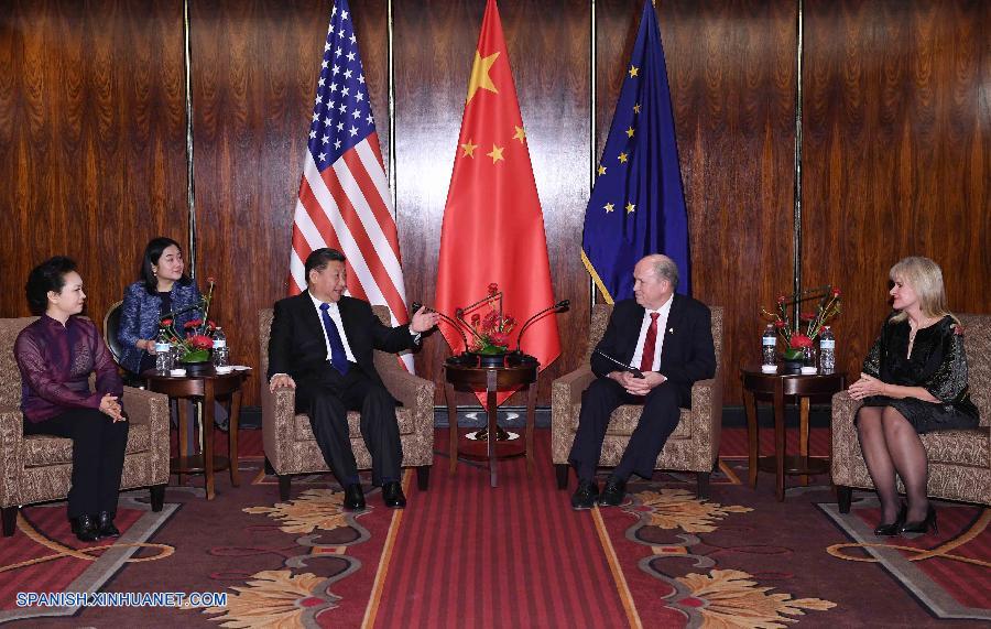 El presidente de China, Xi Jinping, se reunió este viernes con el gobernador del estado de Alaska (Estados Unidos), Bill Walker, e instó a impulsar la cooperación regional, calificándola como uno de los aspectos más dinámicos en los lazos entre China y Estados Unidos.