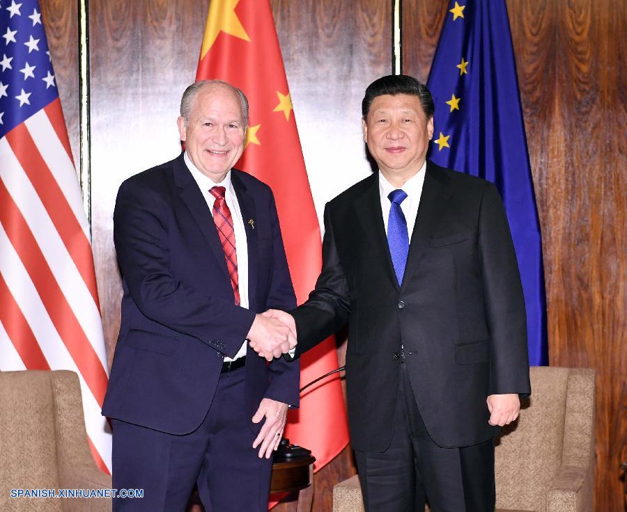 El presidente de China, Xi Jinping, se reunió este viernes con el gobernador del estado de Alaska (Estados Unidos), Bill Walker, e instó a impulsar la cooperación regional, calificándola como uno de los aspectos más dinámicos en los lazos entre China y Estados Unidos.
