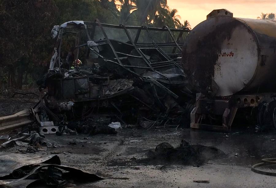 (5)MEXICO-GUERRERO-ACCIDENTE-COLISION