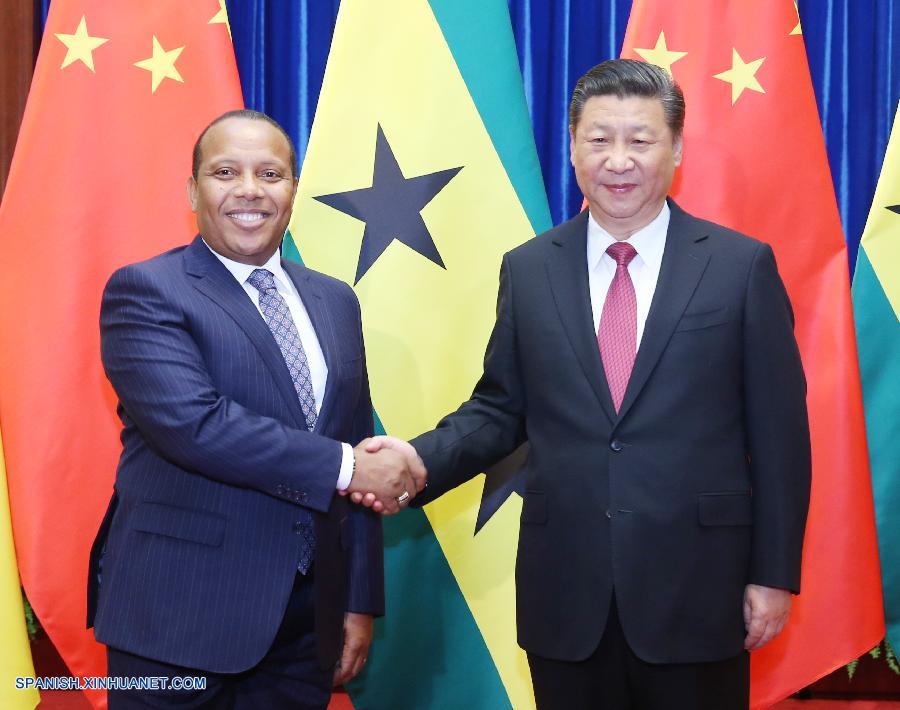 El presidente chino, Xi Jinping, se reunió hoy viernes en Beijing con el primer ministro de Santo Tomé y Príncipe, Patrice Trovoada, y llamó al entendimiento y apoyo mutuos en las cuestiones relacionadas con los intereses esenciales y las principales preocupaciones de ambos lados.