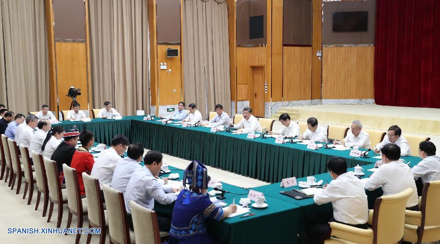 El presidente de China, Xi Jinping, ha instado a la regi&oacute;n aut&oacute;noma de la etnia zhuang de Guangxi a capitalizar sus ventajas &uacute;nicas para desempe&ntilde;ar un mayor rol en el marco de la iniciativa de la Franja y la Ruta.