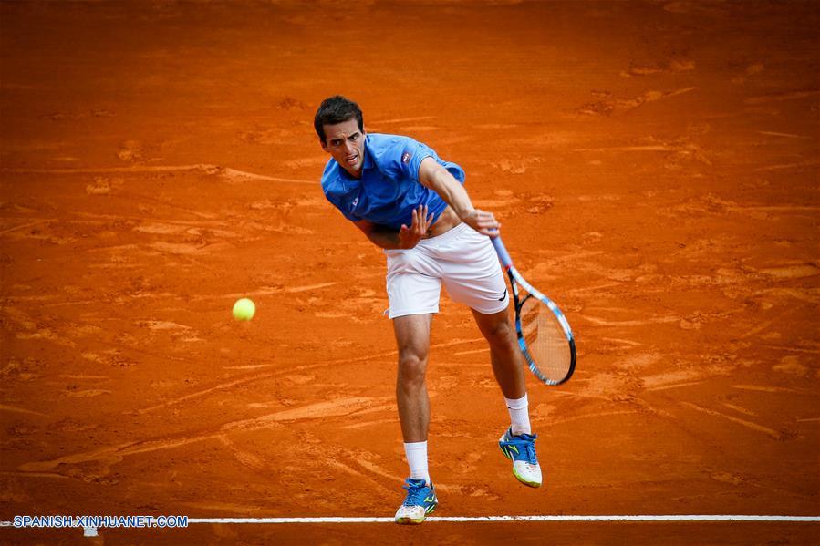 El español Rafael Nadal, número 6 del mundo, conquistó hoy por décima vez el Masters 1000 de Montecarlo, y se convirtió en el tenista con más títulos sobre tierra tras ganar en la final al también español Albert Ramos, de 29 años y 19 mundial, por dos sets 6-1 y 6-3 en 1 hora 16 minutos.