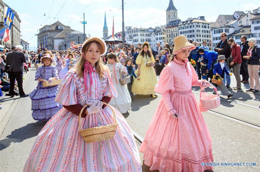 (6)SUIZA-ZURICH-SOCIEDAD-DESFILE