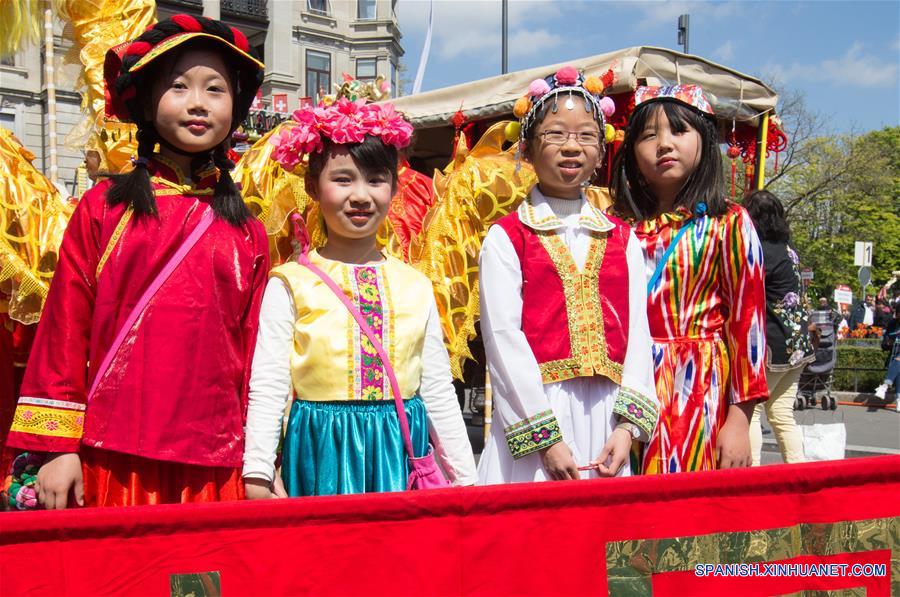 (11)SUIZA-ZURICH-SOCIEDAD-DESFILE