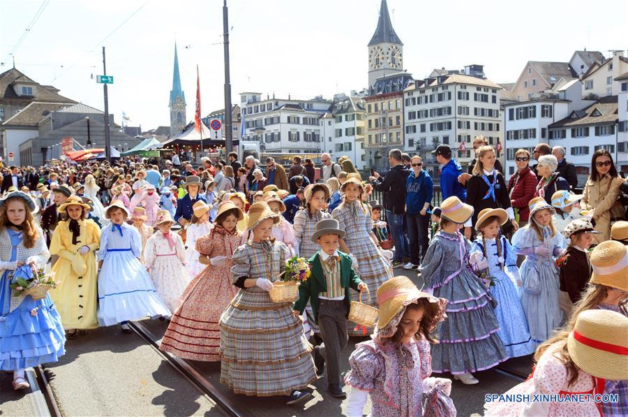 (14)SUIZA-ZURICH-SOCIEDAD-DESFILE