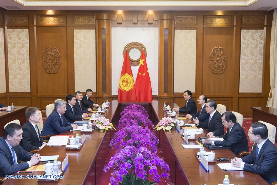 El ministro de Relaciones Exteriores de China, Wang Yi, indicó hoy en Beijing que China está lista para ampliar la cooperación práctica con Kirguizistán en el marco de la Franja y la Ruta.