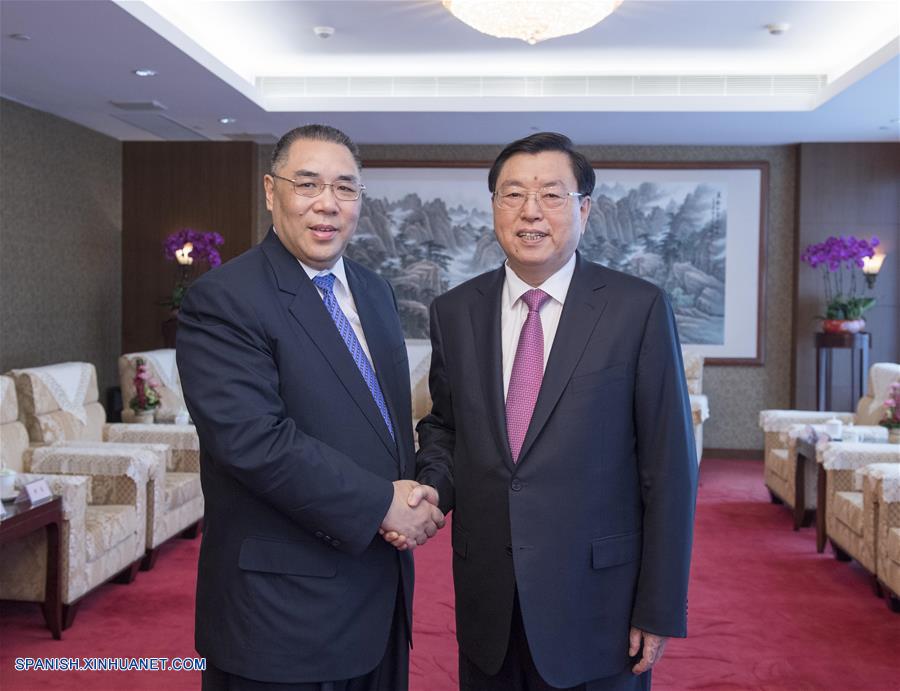 El máximo legislador de China, Zhang Dejiang, inspeccionó hoy la oficina del jefe de gobierno de la Región Administrativa Especial de Macao (RAE) y fue informado por altos funcionarios del gobierno de la RAE sobre su trabajo.