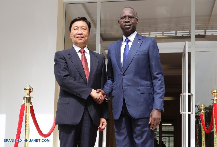 El vicepresidente de China, Li Yuanchao, de visita en Dakar, elogió hoy las relaciones de alto nivel entre China y Senegal y pidió profundizar la cooperación en ámbitos como agricultura y parques industriales.