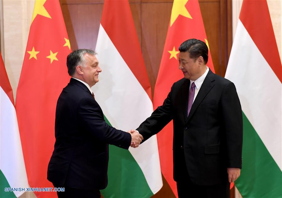 El presidente chino, Xi Jinping, se reunió hoy sábado con el primer ministro húngaro, Viktor Orban, y anunció el establecimiento de una asociación estratégica integral entre los dos países.