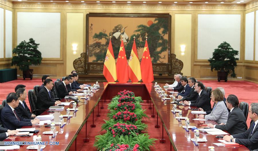 El presidente chino, Xi Jinping, dijo hoy sábado que China y España deben llevar a cabo cooperación pragmática en varios ámbitos, para generar resultados de ganancias recíprocas y beneficios mutuos en el marco de la Iniciativa de la Franja y la Ruta.
