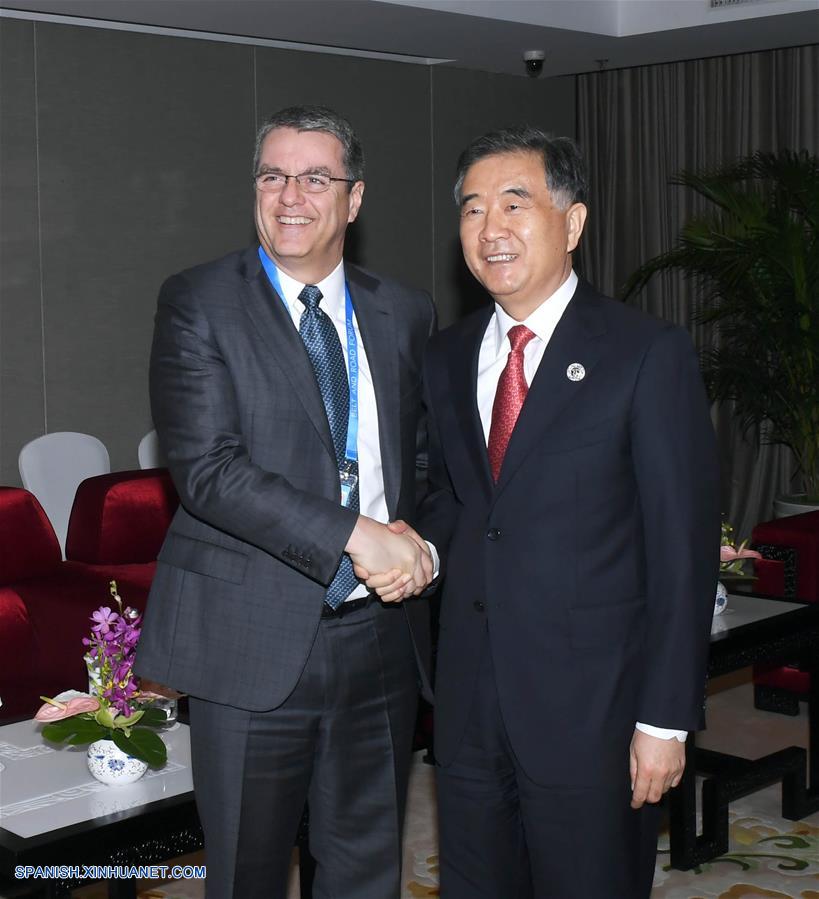 El viceprimer ministro chino Wang Yang pidió una mayor cooperación en la implementación de la Iniciativa de la Franja y la Ruta, cuando se reunió hoy en Beijing con huéspedes extranjeros.