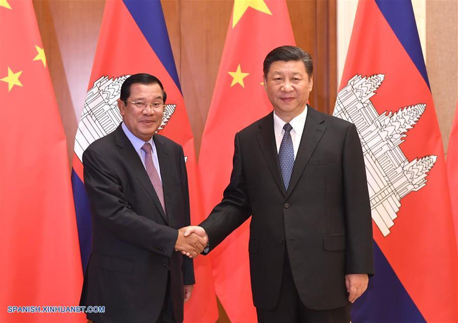 El presidente chino, Xi Jinping, se comprometió hoy miércoles a fortalecer la cooperación práctica con Camboya e implementar planes y proyectos para promover la Iniciativa de la Franja y la Ruta.