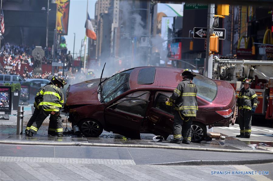(1)EEUU-NUEVA YORK-ACCIDENTE-AUTOMOVIL