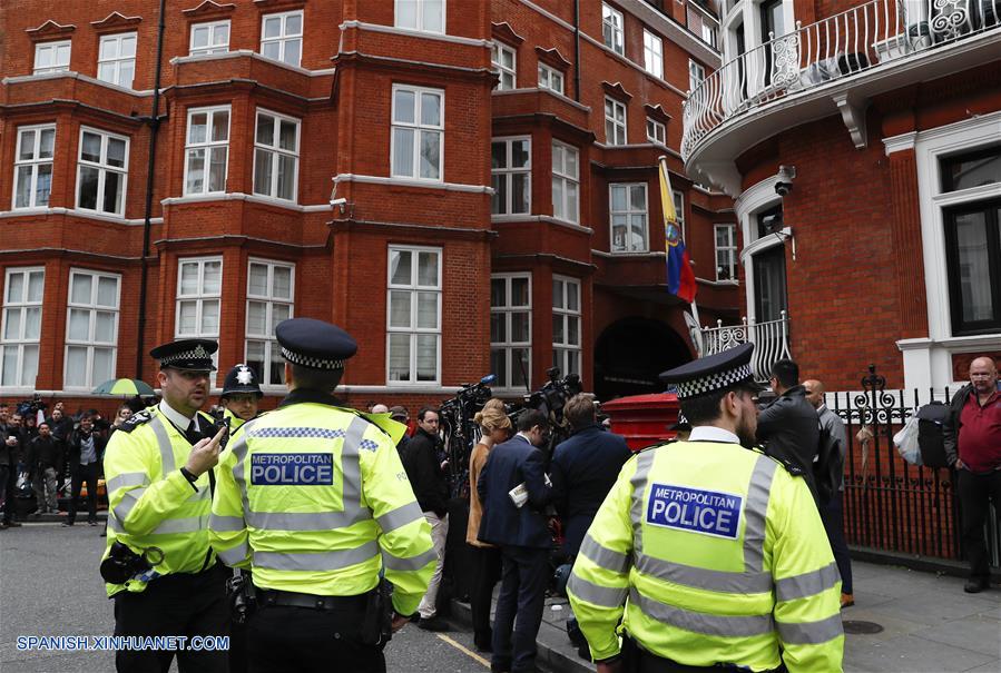 Julian Assange, fundador de WikiLeaks, solicitará asilo en Francia para evitar su extradición a Estados Unidos, donde podría enfrentar juicio por la publicación de documentos clasificados, dijo hoy su abogado Juan Branco.