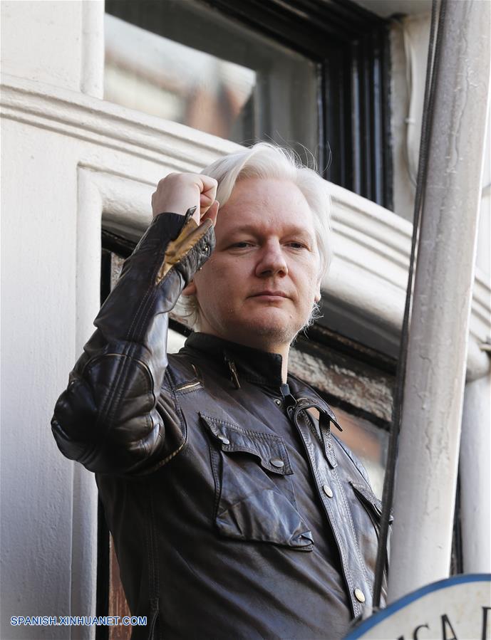 El fundador de Wikileaks, Julian Assange, indic&oacute; hoy que la decisi&oacute;n de Suecia de cerrar una investigaci&oacute;n de violaci&oacute;n es una 'victoria' y a&ntilde;adi&oacute; que desea dialogar con las autoridades brit&aacute;nicas y estadounidenses sobre su futuro.