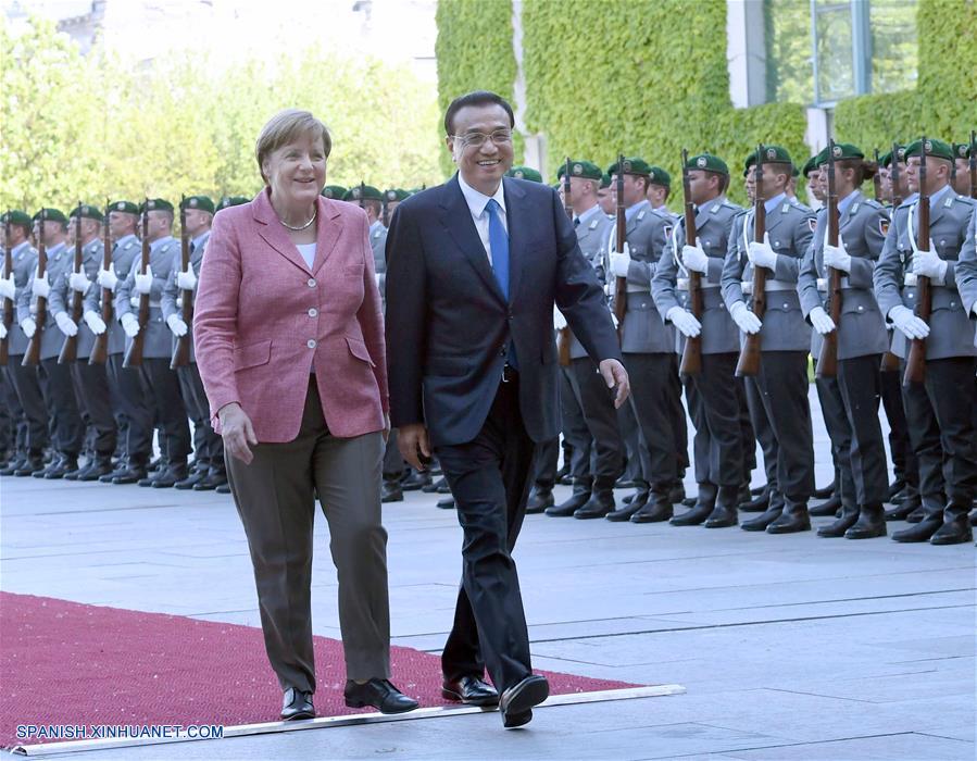 El primer ministro de China, Li Keqiang, hizo hoy un llamado a Alemania para que ayude al avión de pasajeros C919 desarrollado por China a obtener el certificado de aptitud de vuelo de la Unión Europea (UE).
