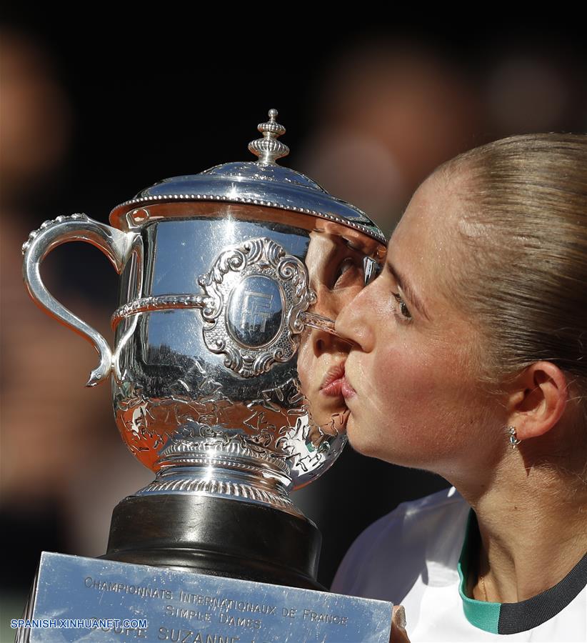 Jelena Ostapenko ganó hoy su primer trofeo de Grand Slam en el Abierto de Francia 2017.