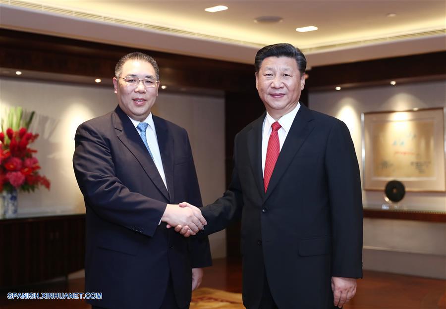 El presidente de China, Xi Jinping, se reunió hoy con Chui Sai On, jefe ejecutivo de la Región Administrativa Especial (RAE) de Macao, quien llegó a Hong Kong para asistir a las celebraciones del 20° aniversario del regreso de Hong Kong a China.