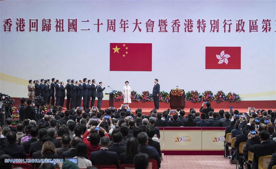 Lam Cheng Yuet-ngor fue investida hoy sábado por la mañana como nueva jefa ejecutiva de la Región Administrativa Especial de Hong Kong (RAEHK), en un momento en que la RAE china conmemora el vigésimo aniversario de su retorno a la patria.