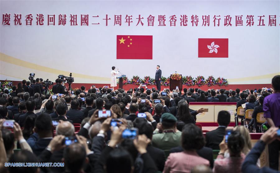 Lam Cheng Yuet-ngor fue investida hoy sábado por la mañana como nueva jefa ejecutiva de la Región Administrativa Especial de Hong Kong (RAEHK), en un momento en que la RAE china conmemora el vigésimo aniversario de su retorno a la patria.