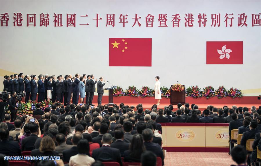 Lam Cheng Yuet-ngor juró hoy sábado por la mañana como nueva jefa ejecutiva de la Región Administrativa Especial de Hong Kong (RAEHK) en el Centro de Convenciones y Exposiciones de Hong Kong.