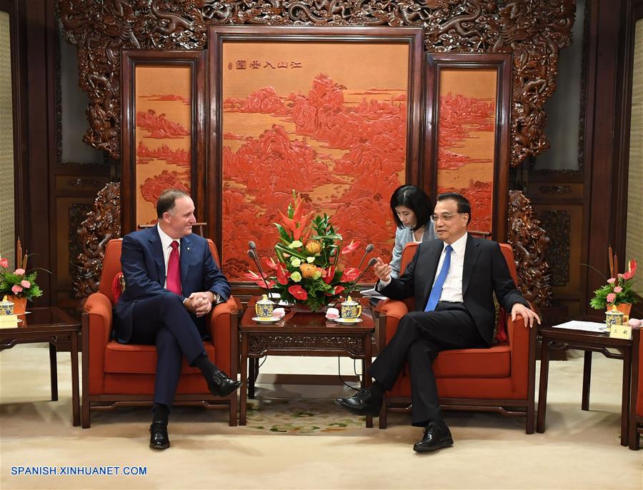 China tomará medidas para expandir su apertura y ofrecer un ambiente justo y conveniente para las empresas chinas y extranjeras, dijo hoy el primer ministro chino, Li Keqiang.