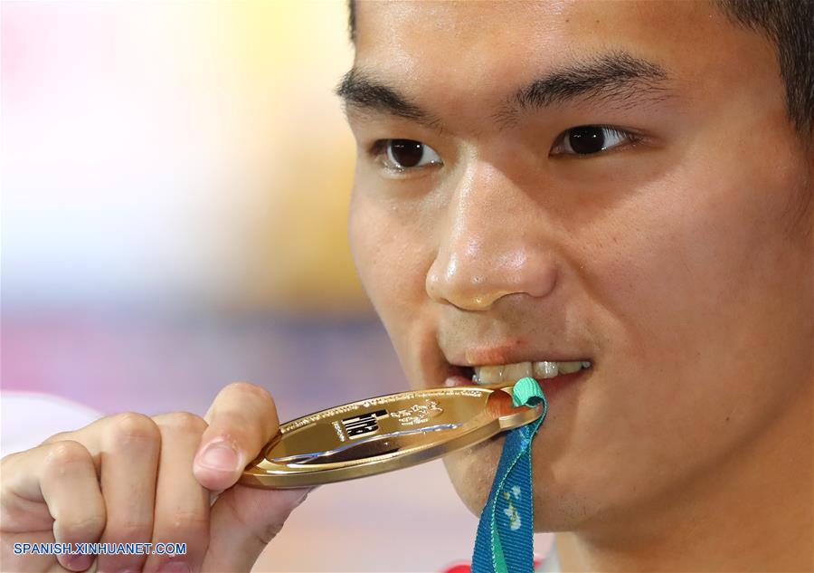Xu Jiayu se convirtió hoy en Budapest en el campeón de 100 m espalda masculino en el XVII Campeonato Mundial FINA, la primera victoria obtenida por un nadador chino en la prueba varonil en un mundial.