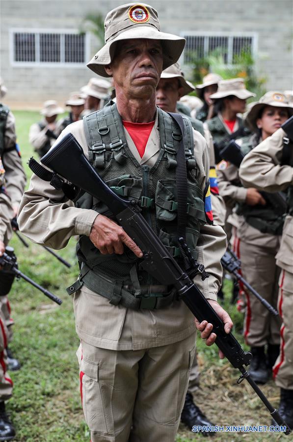 (18)VENEZUELA-CARACAS-MILITARES-EVENTO